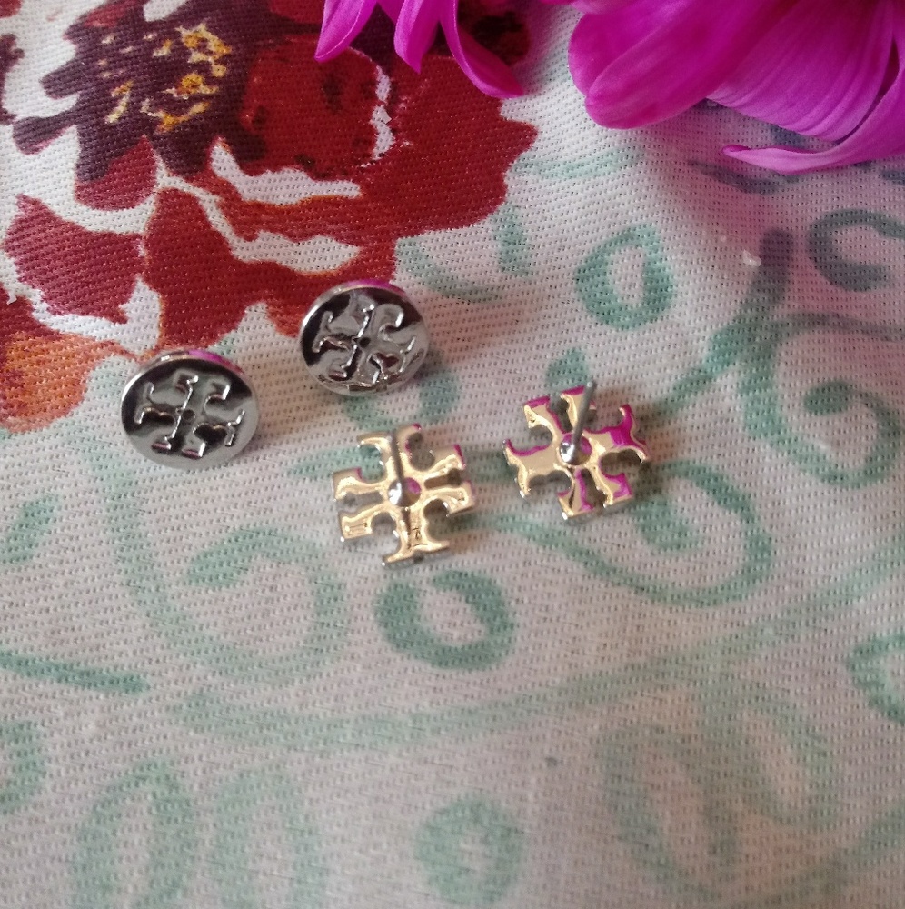 Tory Burch NWOT Silver Small T Logo Stud Earrings - Picture 4 of 6